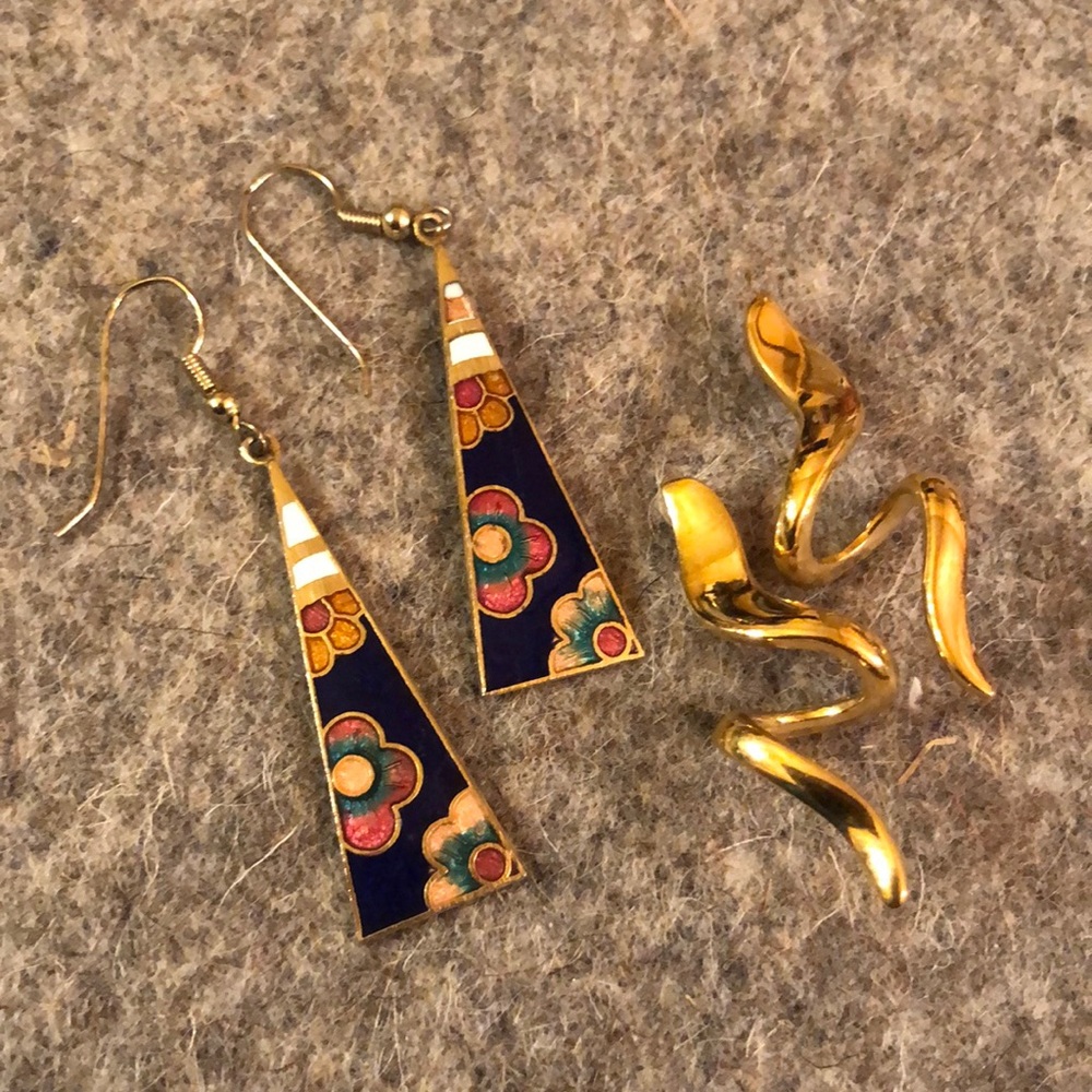 Costume jewelry, two sets of pierced earrings!